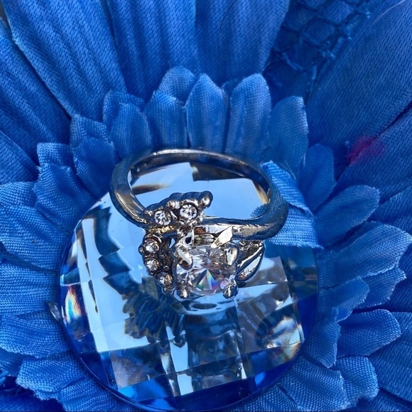 18K Silver plated CZ cluster halfmoon fashion ring - Picture 4 of 9